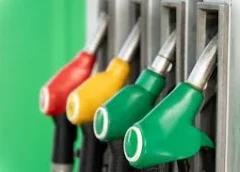 Γιατί η τιμή της βενζίνης στο πρατήριο δεν μειώνεται τόσο γρήγορα όσο αυξάνεται;